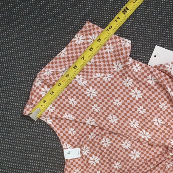 Plaid crop top. Short sleeve tee plunging v-neck, twist front. Balletcore. Large - Picture 9 of 12